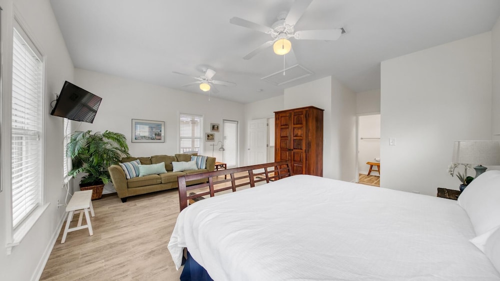House, Multiple Beds (Stars Hollow Cottage) photo 1