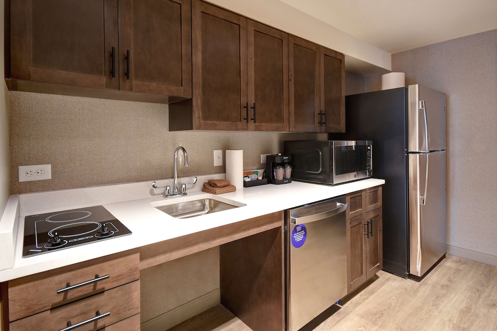 Suite, 2 Queen Beds, Accessible, Bathtub - Photo 4