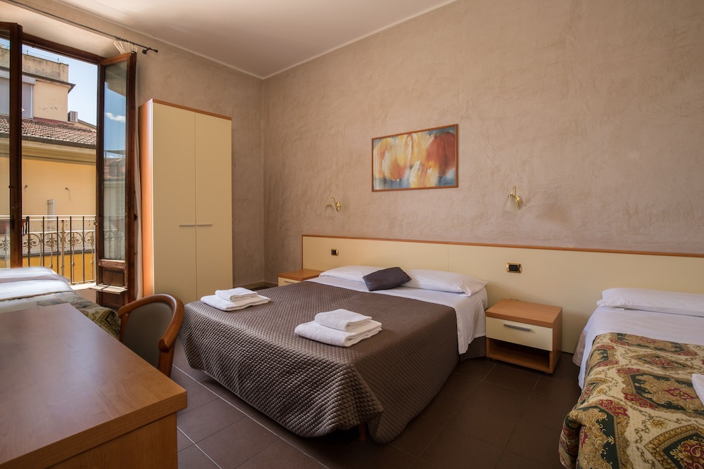 Classic Quadruple Room photo 2