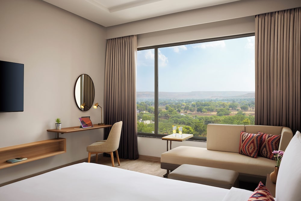 Basic Room, 1 King Bed photo 3