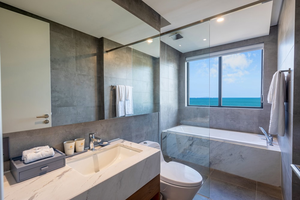 Panoramic Double Room, 1 Queen Bed, Balcony, Ocean View - Photo 5
