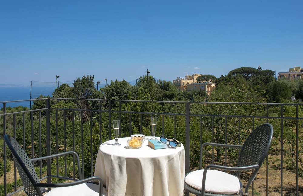 Superior Room, Sea View - Photo 3