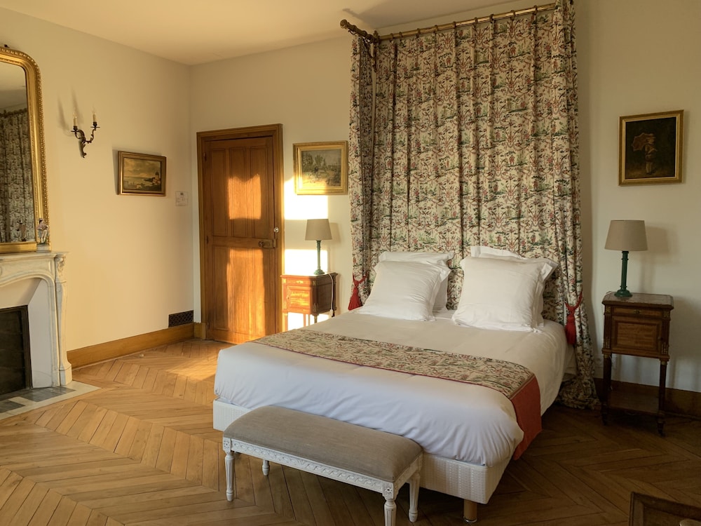 Superior Double Room, Ensuite, Park View (Chambre Jeanne Guesnet)