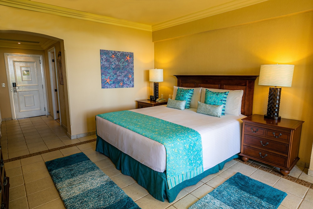 Deluxe Room, 1 King Bed, Ocean View - Photo 2
