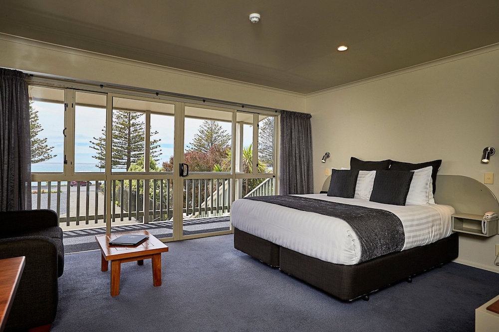 Deluxe Room, Partial Ocean View photo 2