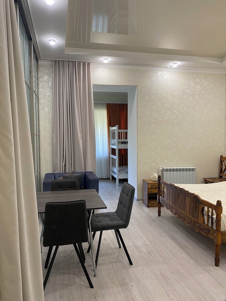Family Apartment, Mountain View