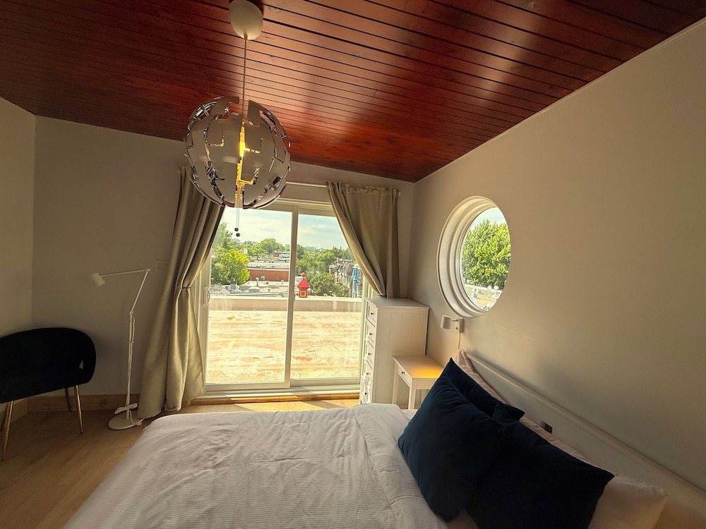 Deluxe Double Room, Private Bathroom, Mezzanine