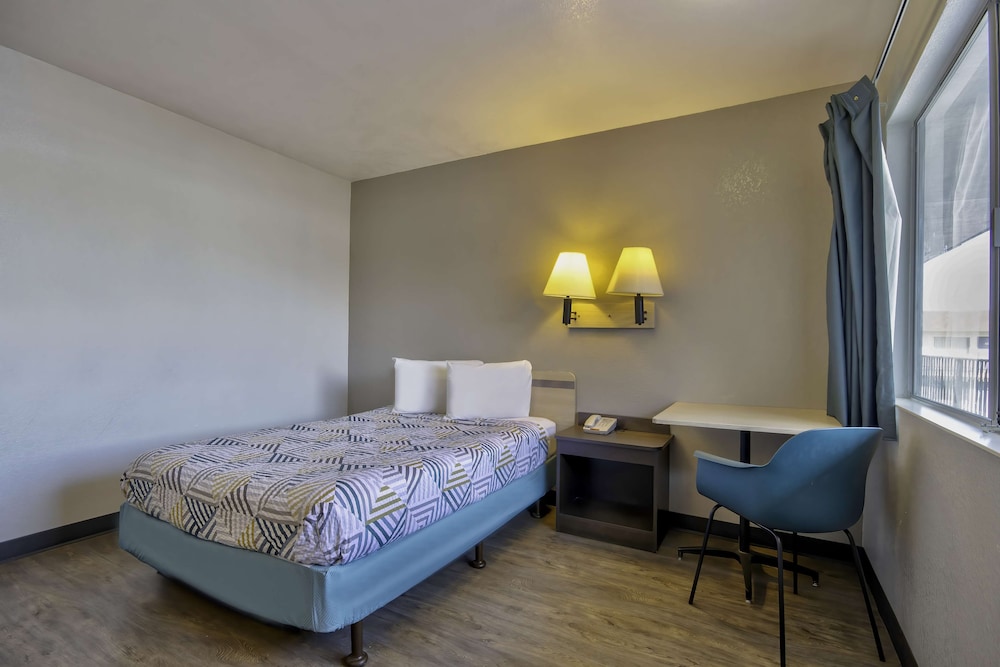 Deluxe Room, 1 Double Bed, Accessible, Non Smoking photo 3