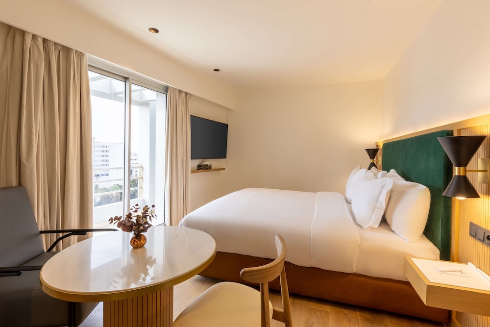 Standard Room, 1 King Bed, Non Smoking photo 1