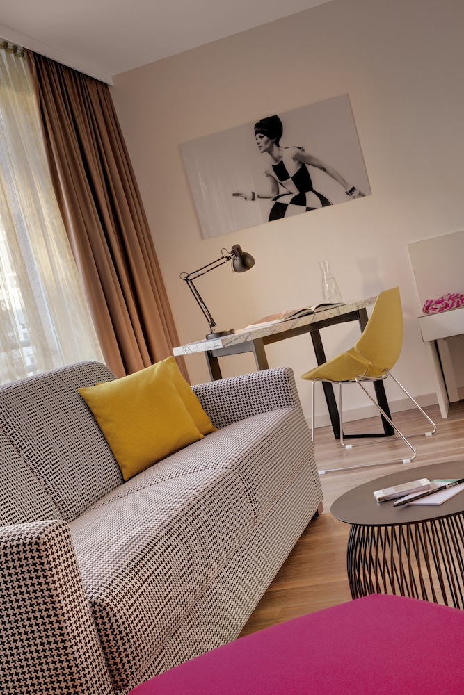 Suite, 1 Bedroom, City View - Photo 3
