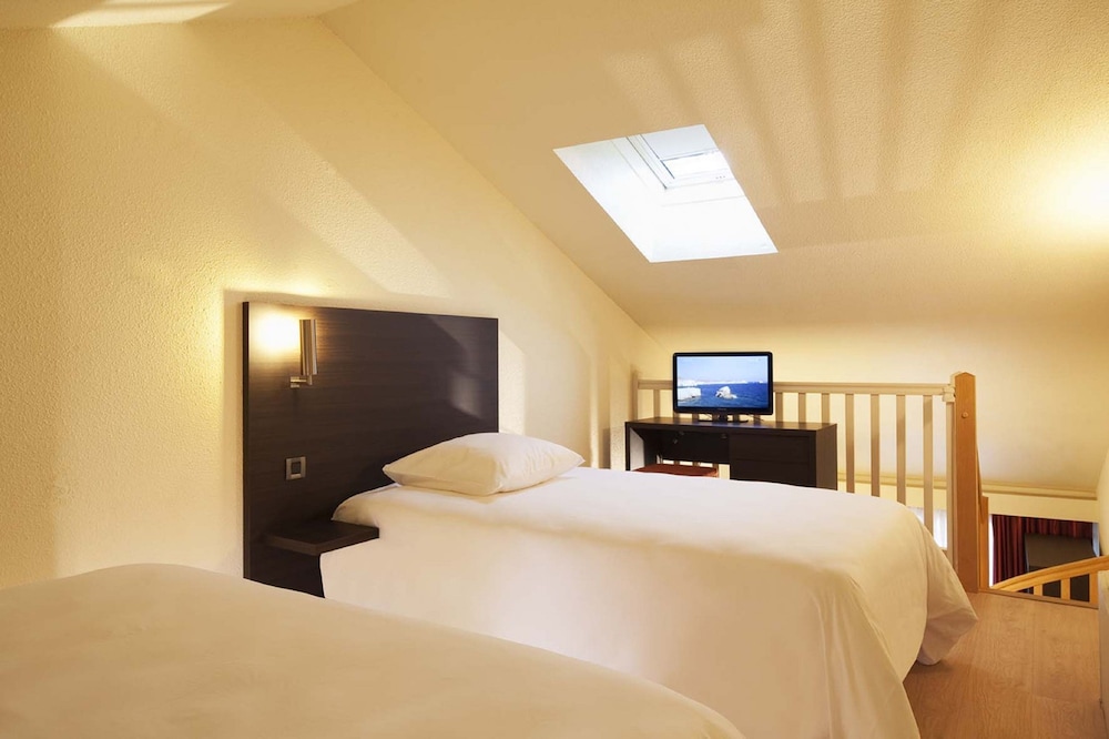Comfort Duplex, 1 Queen Bed with Sofa bed - Photo 2