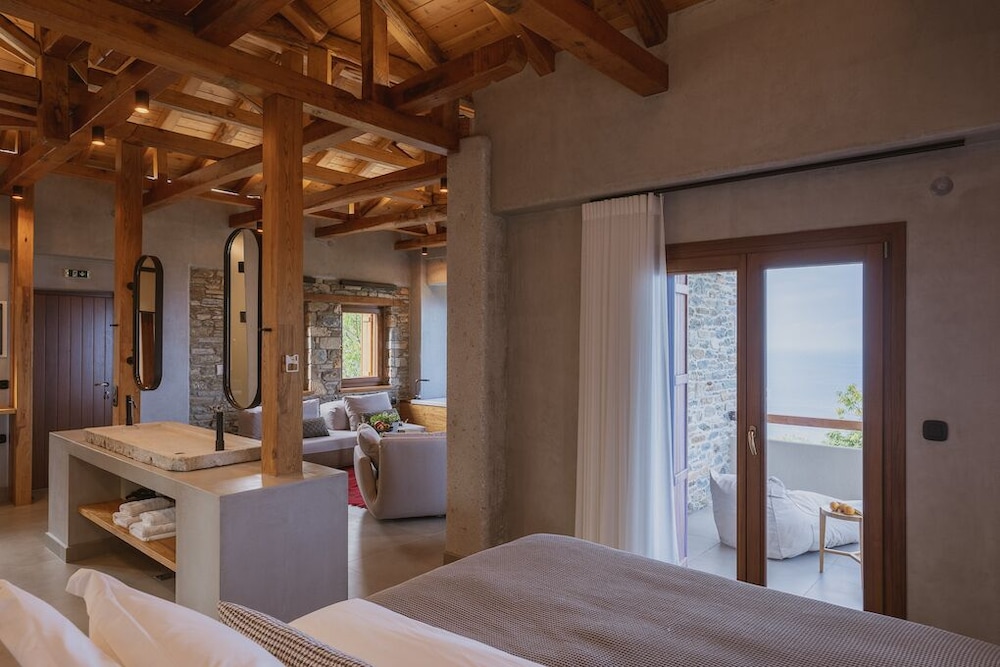 Honeymoon Studio Suite photo 3