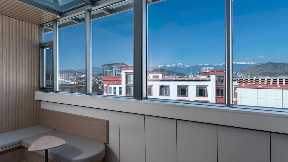 1 King Standard Mountain View With Balcony