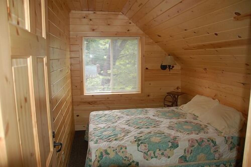 Cabin, 2 Bedrooms (Cabin 21) photo 3