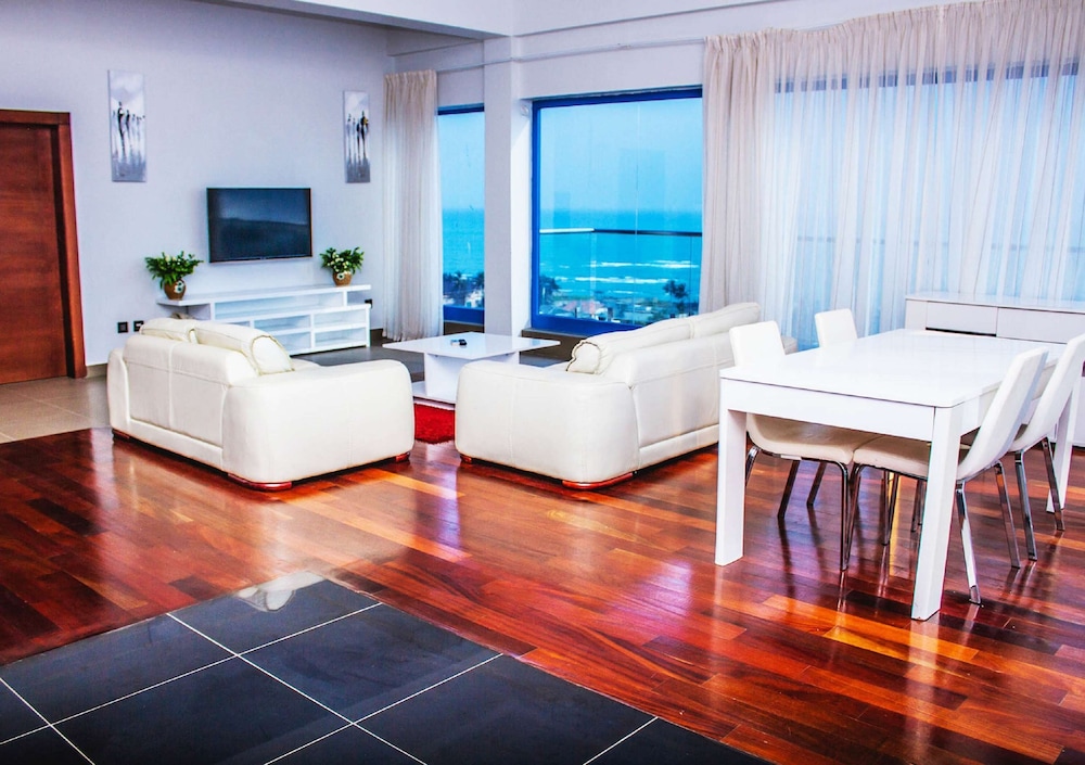 Suite, 1 Queen Bed, Non Smoking, Sea View