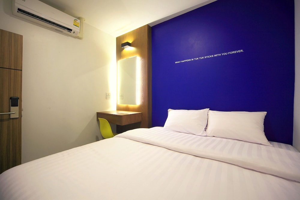 King Room with Shared Bathroom photo 1