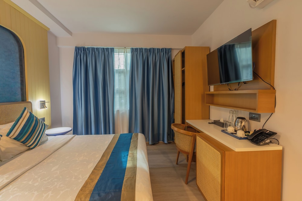 Deluxe Studio Suite - Photo 2