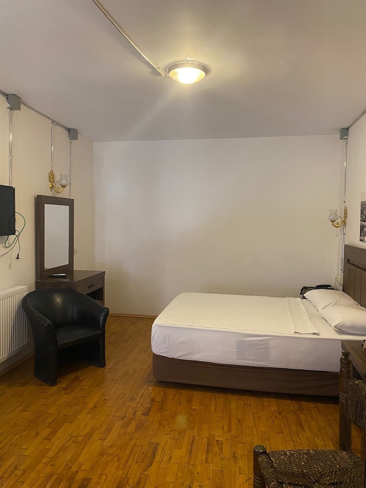 Standard Double or Twin Room photo 1