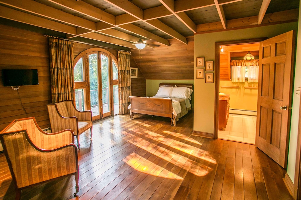 Friederich Room (In Carriage House Extension)