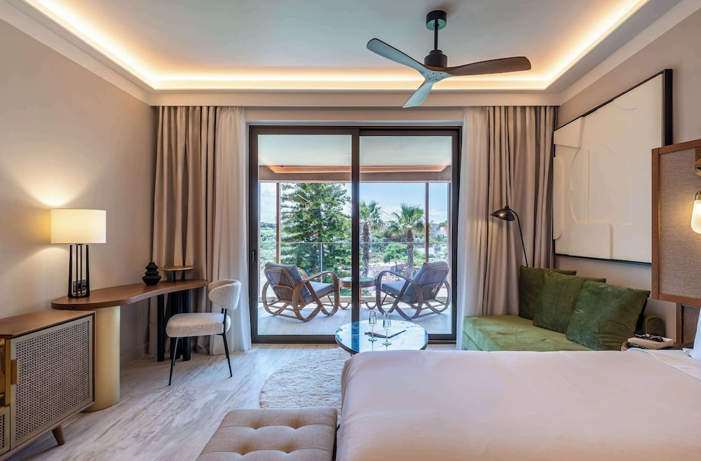 Deluxe Room, 1 King Bed, Garden View