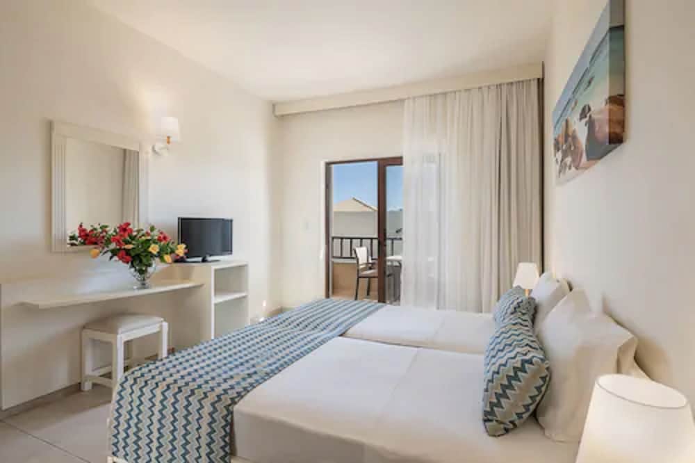 Studio, Sea View (Lateral) - Photo 1