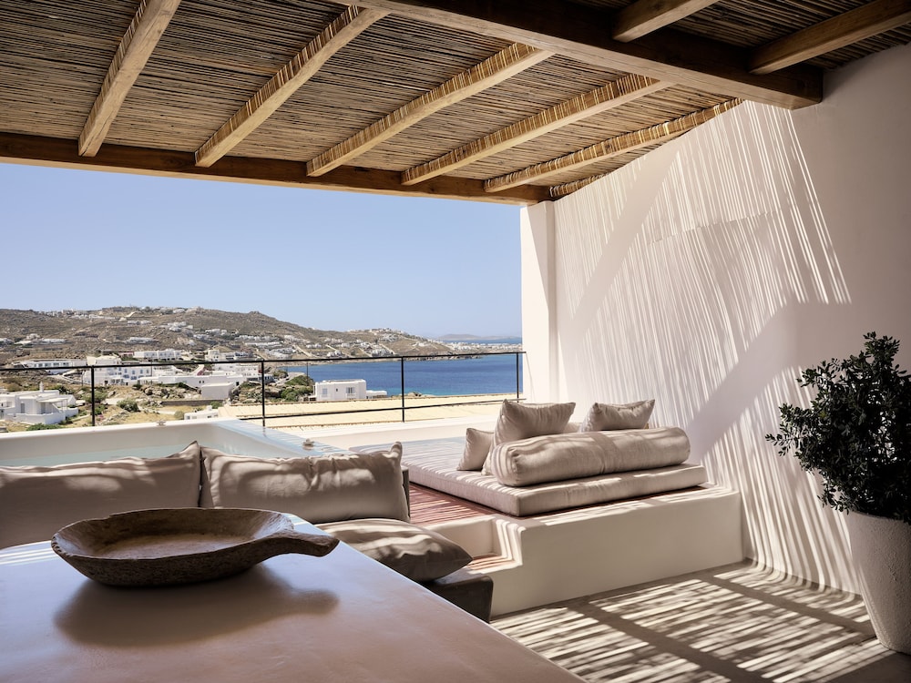 Bohemian Sunset & Sea View Suite with Heated Plunge Pool