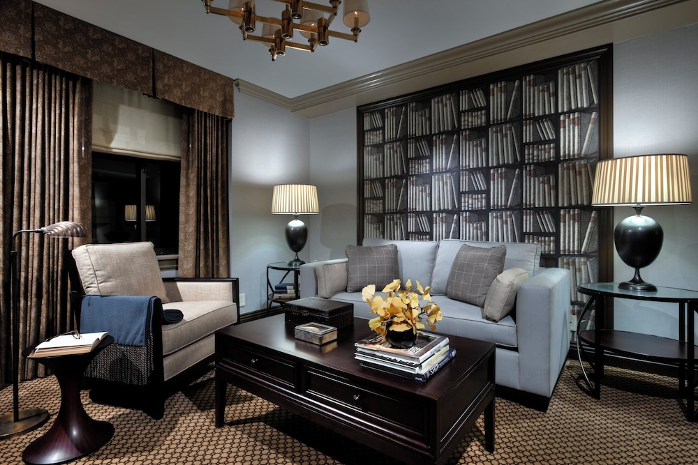 Superior Suite, 1 King Bed with Sofa bed, City View (One Bedroom Suite)