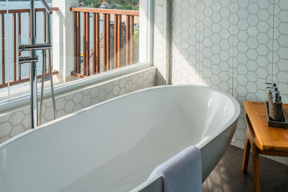 Ocean Suite Room - Photo 7