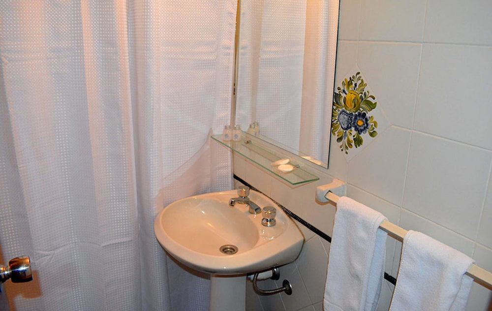 Standard Double Room, 1 King Bed, Non Smoking photo 3