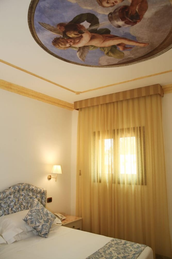 Standard Double or Twin Room photo 2