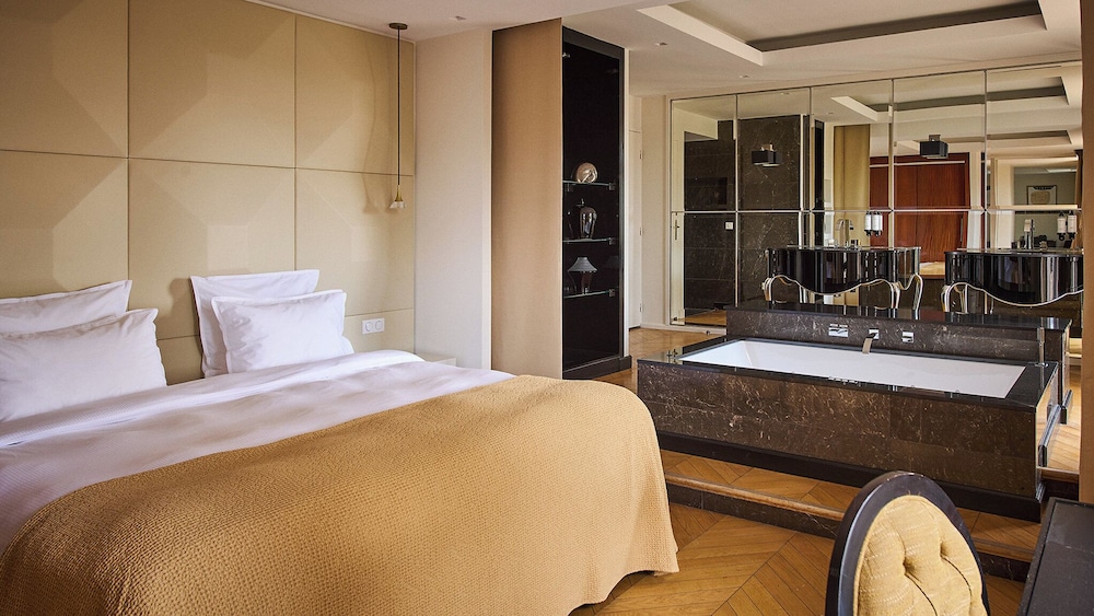 Suite, Terrace, Garden View
