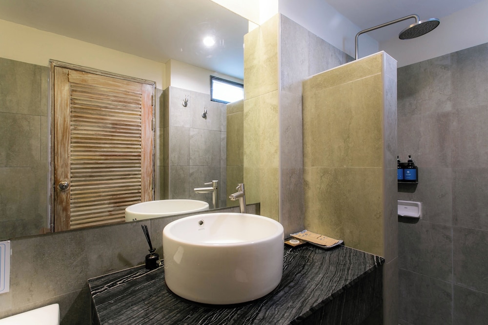 Economy Triple Room - Photo 18