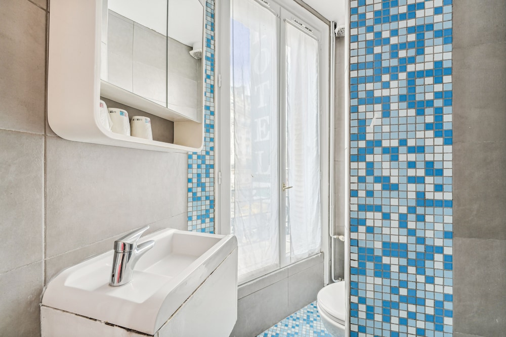Classic Twin Room, 2 Twin Beds, Private Bathroom photo 2