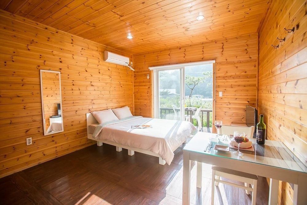 Room (Poolip star)