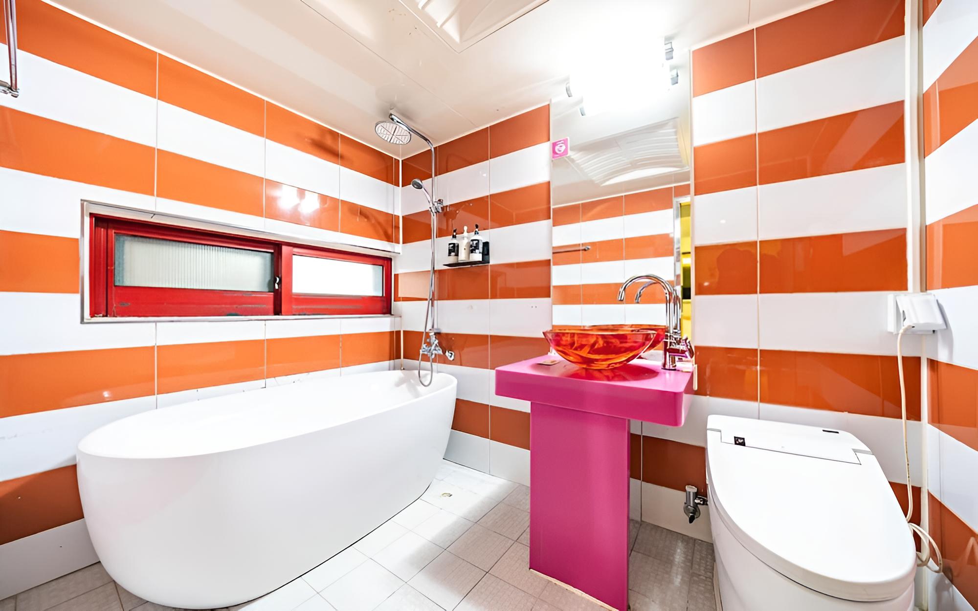 Room (Special room (couple PC room bathtub )