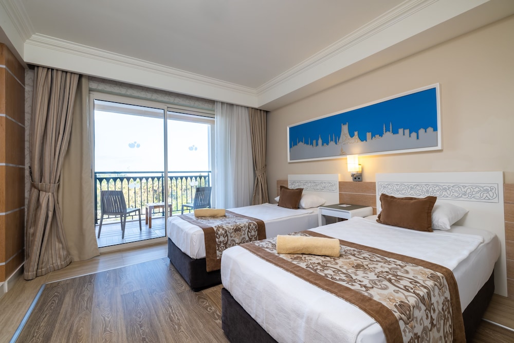 Family Room, 2 Bedrooms, Partial Sea View photo 2
