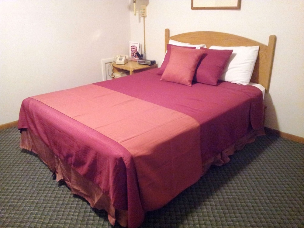 Standard Room, 1 Queen Bed, Non Smoking photo 1