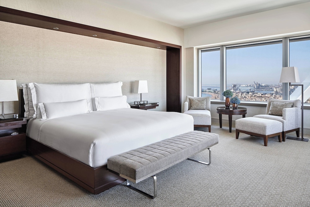 Suite, 1 Bedroom, City View (Corner)