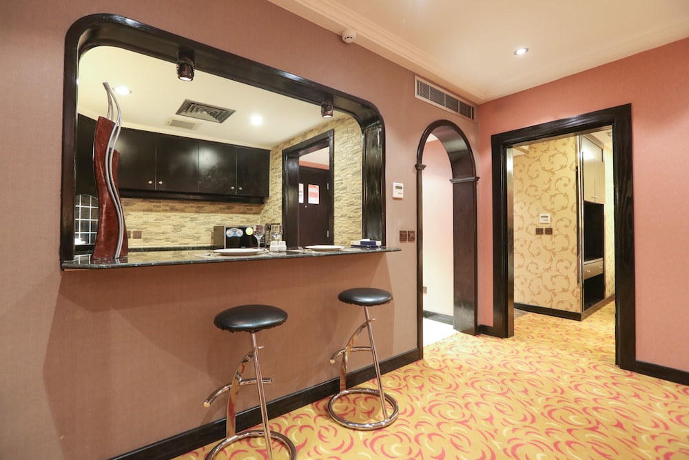 Executive Suite - Photo 1
