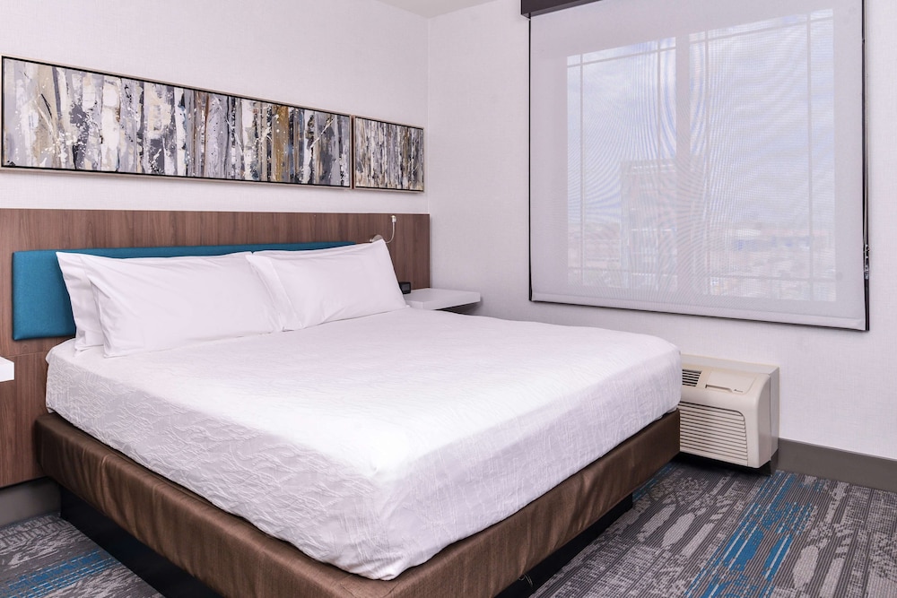 Room, 1 King Bed, Accessible - Photo 6
