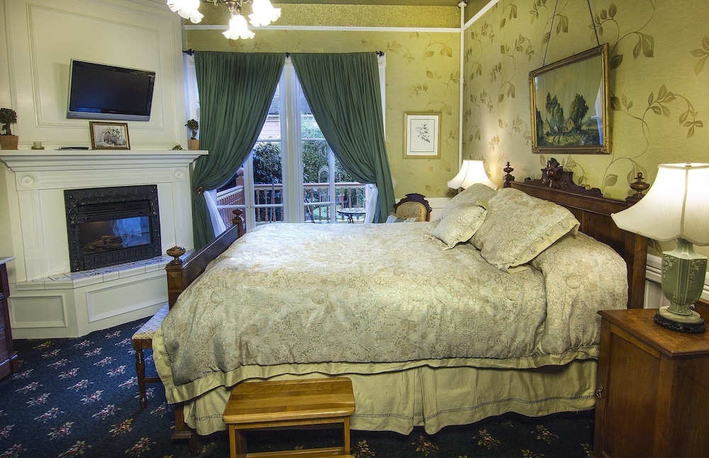 Queen Room w/ Garden View photo 2