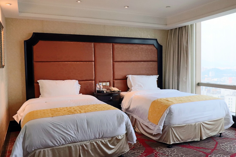 Deluxe Twin Bed Suite photo 3