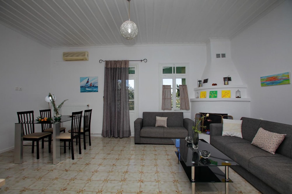 Villa photo 2