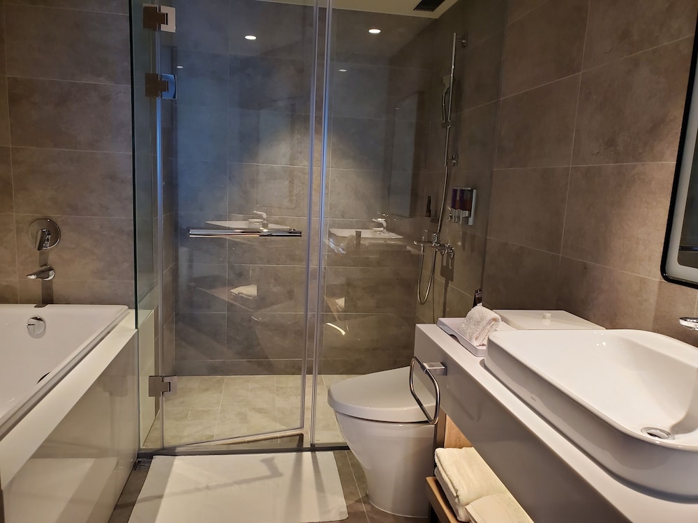 Deluxe Twin Room with Bathtub photo 3