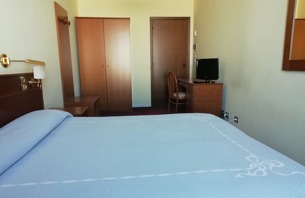 Economy Double or Twin Room, Private Bathroom