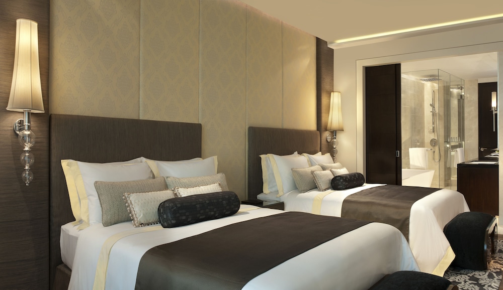 Room, 2 Queen Beds (View) photo 2