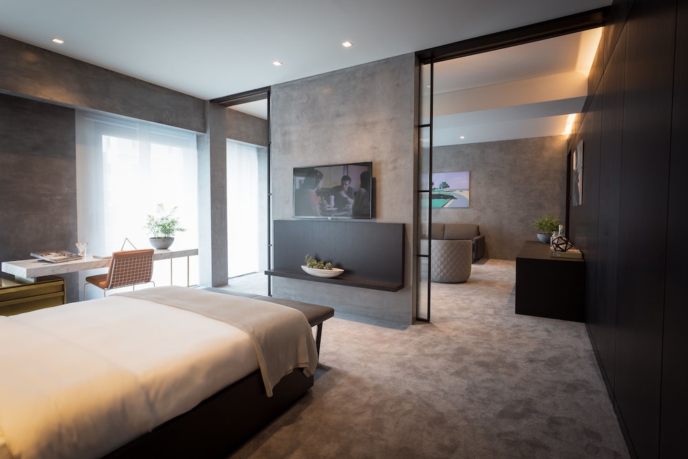 Executive Suite, 1 King Bed, Connecting Rooms, Garden View photo 3