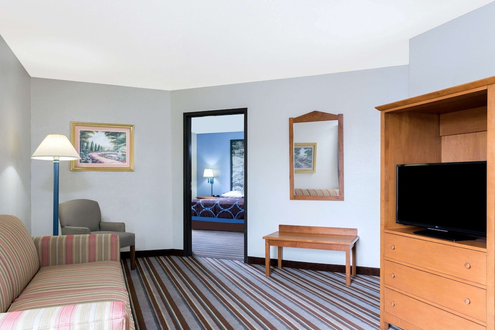 Suite, 1 King Bed, Non Smoking - Photo 1