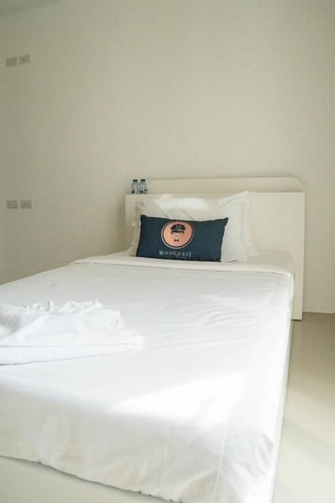 Standard Single Room With Shared Bathroom photo 3