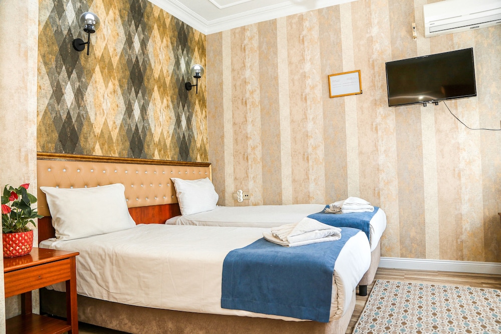 Family Quadruple Room photo 2